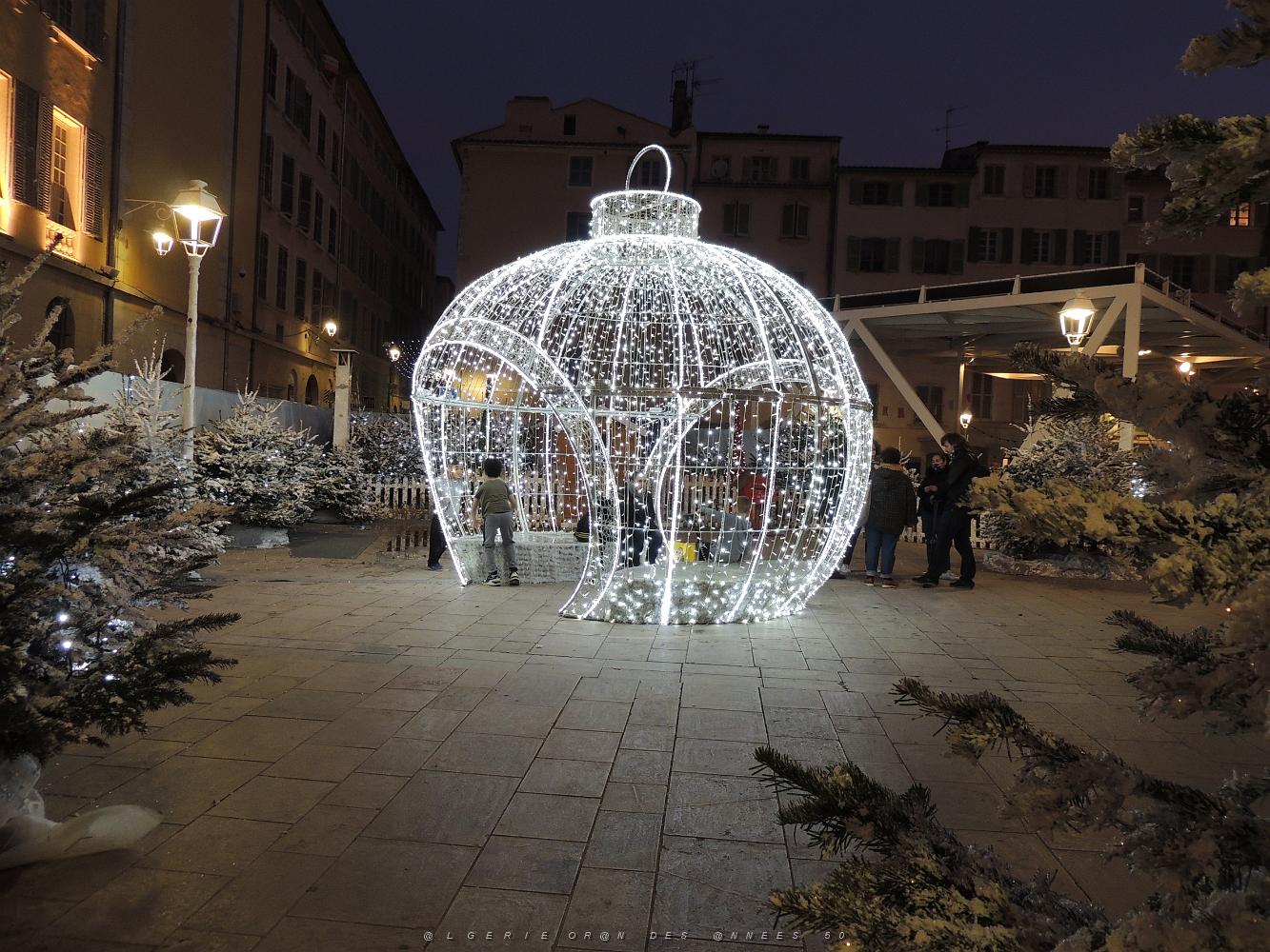 39 Toulon Place de l'Equerre.JPG -           